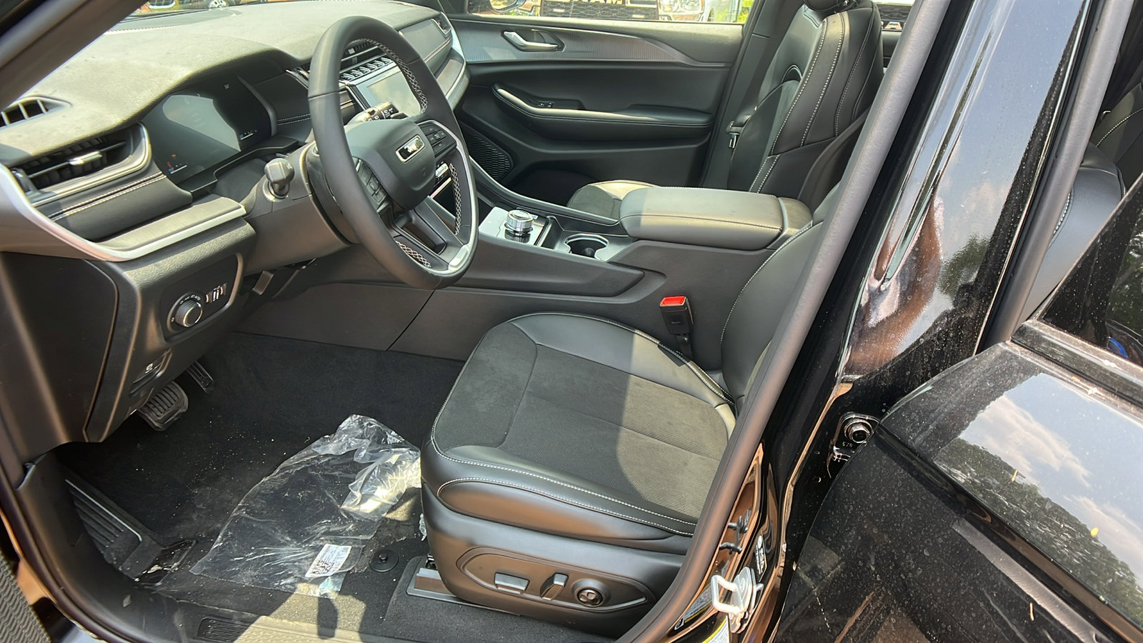 New 2025 Jeep Grand Cherokee 4WD image 16