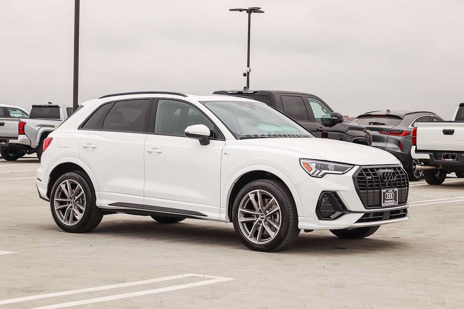 Used 2025 Audi Q3 2.0T Premium w/ Convenience Package AWD/4WD image 3