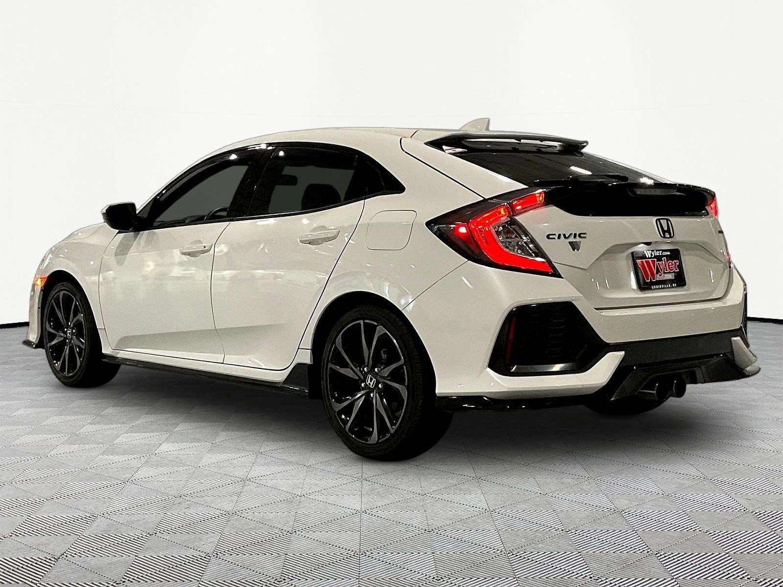 Used 2018 Honda Civic Sport image 4