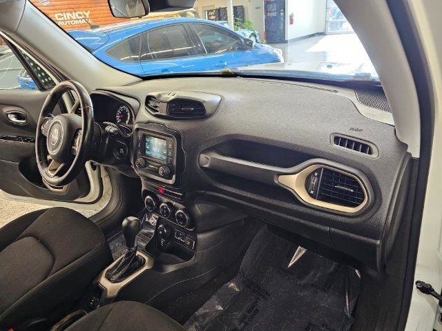 Used 2015 Jeep Renegade Latitude w/ Popular Equipment Group AWD/4WD image 9