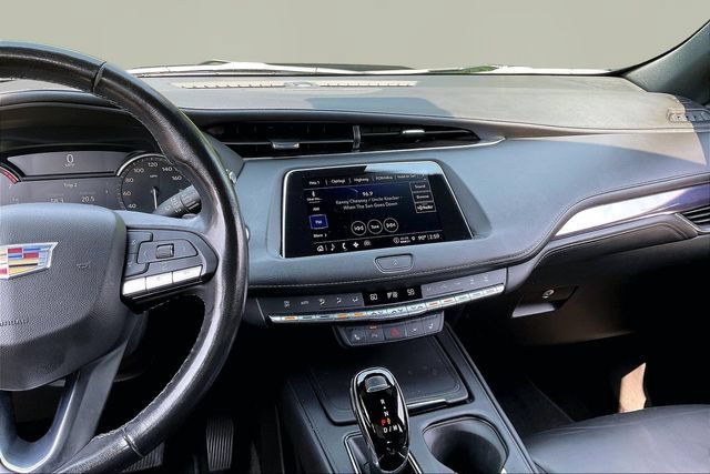 Certified 2022 Cadillac XT4 Luxury w/ Cold Weather Package FWD image 9