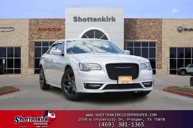 Certified 2022 Chrysler 300 Touring L RWD image 1