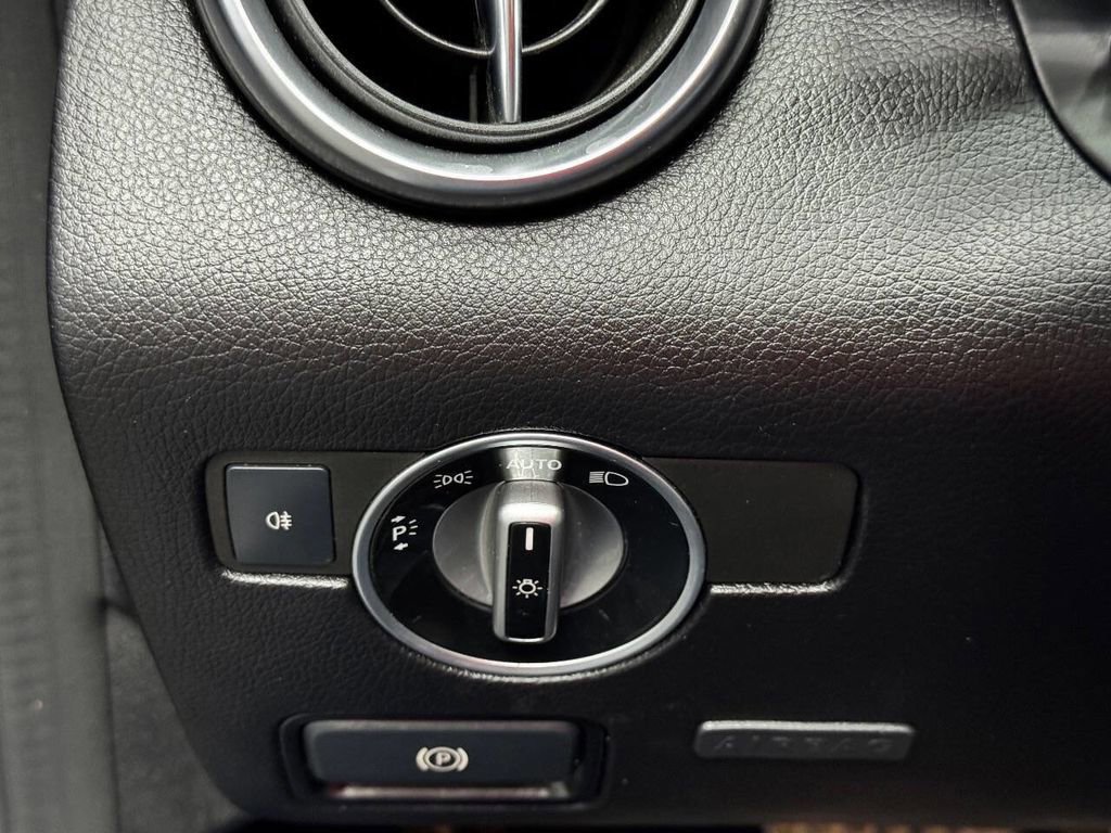 Used 2019 Mercedes-Benz SLC 300 w/ Premium Package image 43