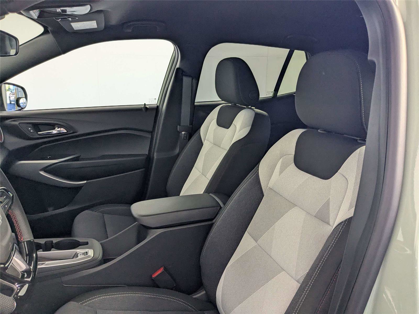 Used 2024 Chevrolet Trax RS w/ Driver Confidence Package image 13