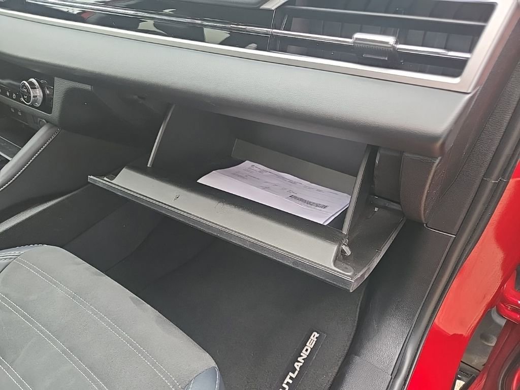 Used 2025 Mitsubishi Outlander SE image 72