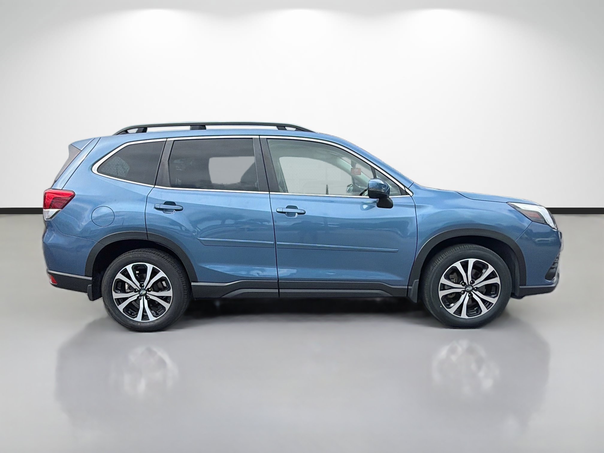Used 2023 Subaru Forester Limited AWD/4WD image 2
