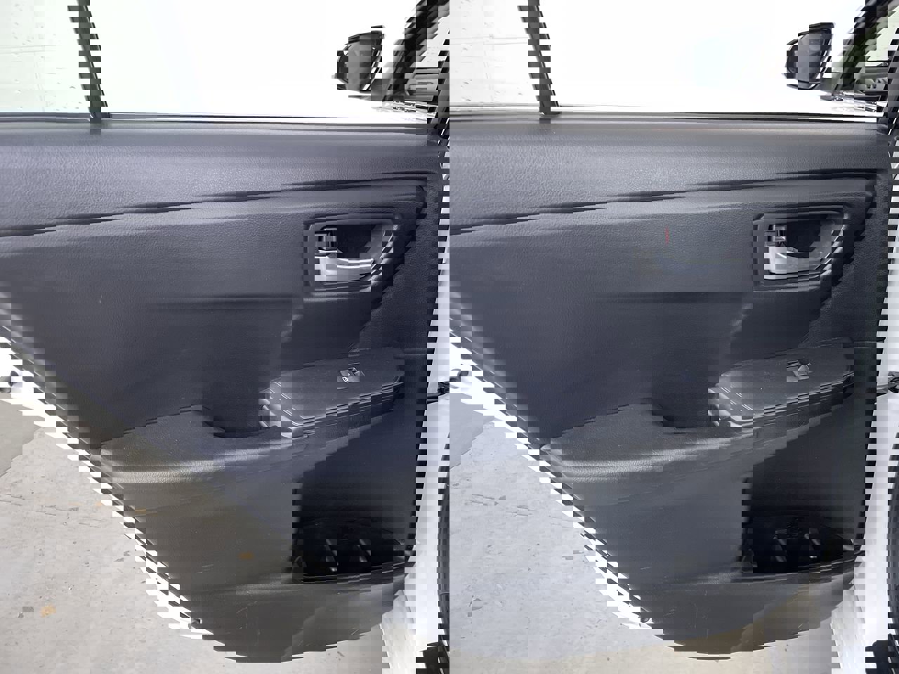 Used 2017 Toyota Camry SE image 19