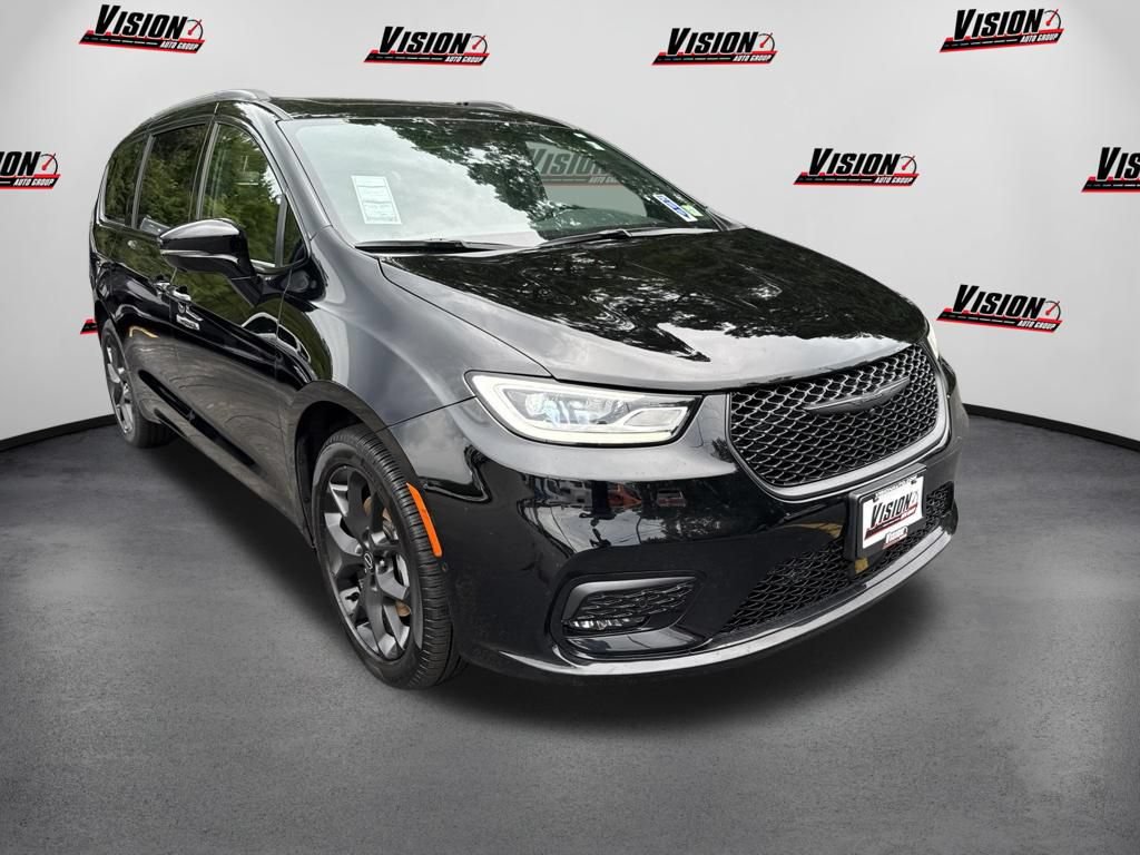 New 2026 Chrysler Pacifica Limited w/ S Appearance Package AWD/4WD image 3