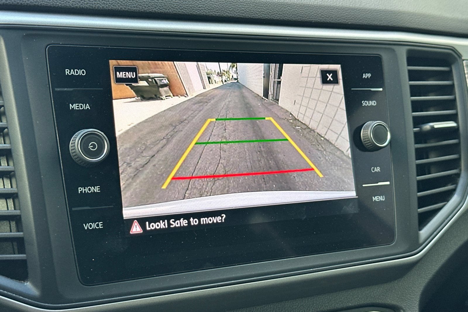 Used 2020 Volkswagen Atlas Cross Sport SE AWD/4WD image 23
