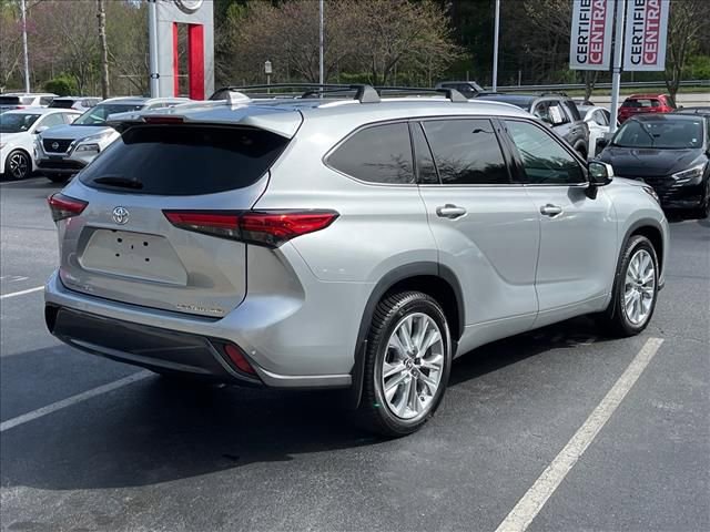 Used 2022 Toyota Highlander Limited image 7