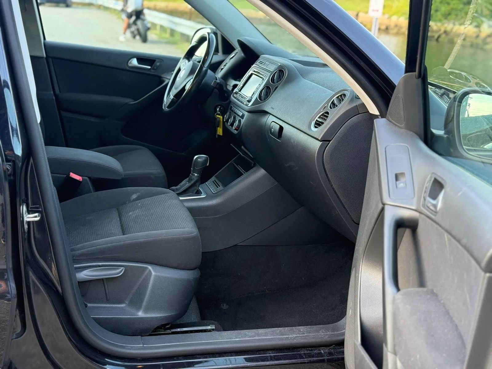 Used 2015 Volkswagen Tiguan SEL FWD image 17