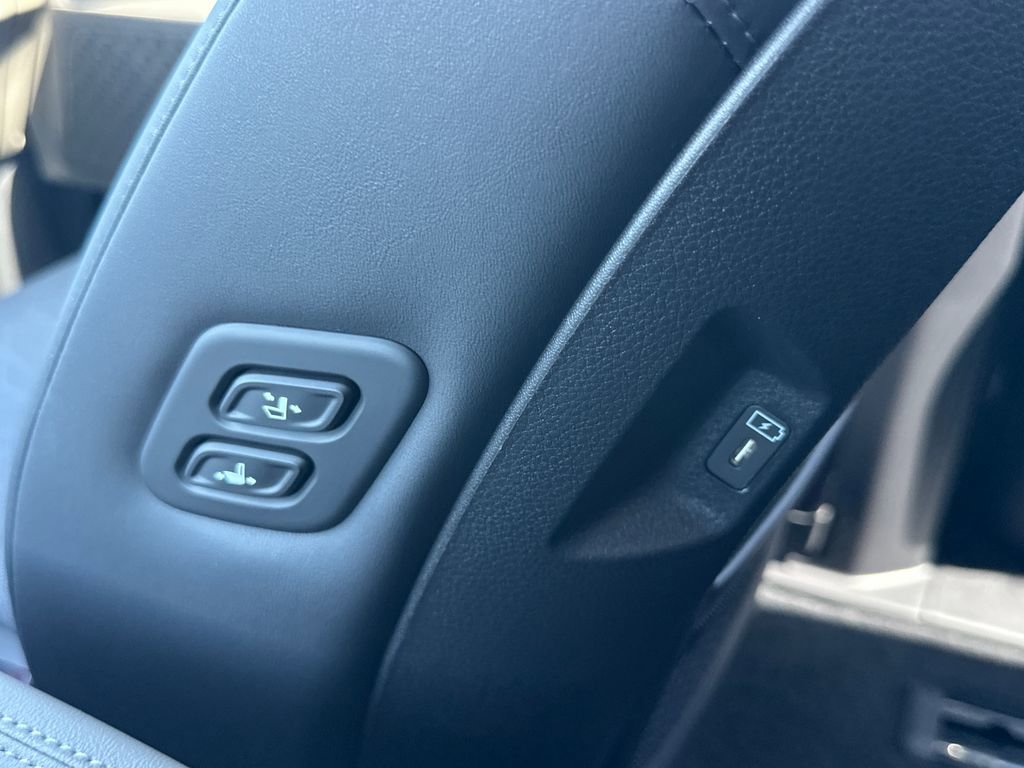 New 2026 Kia Carnival EX image 17