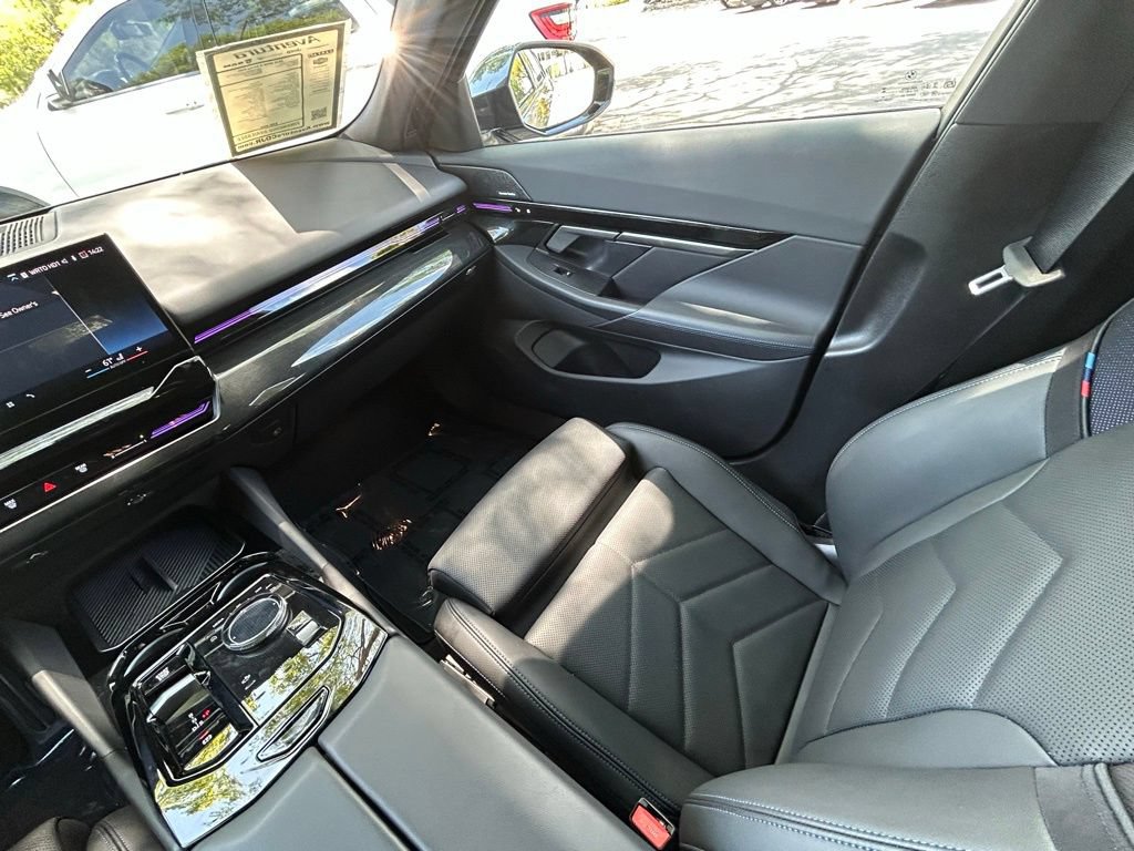 Used 2025 BMW 530i RWD image 11