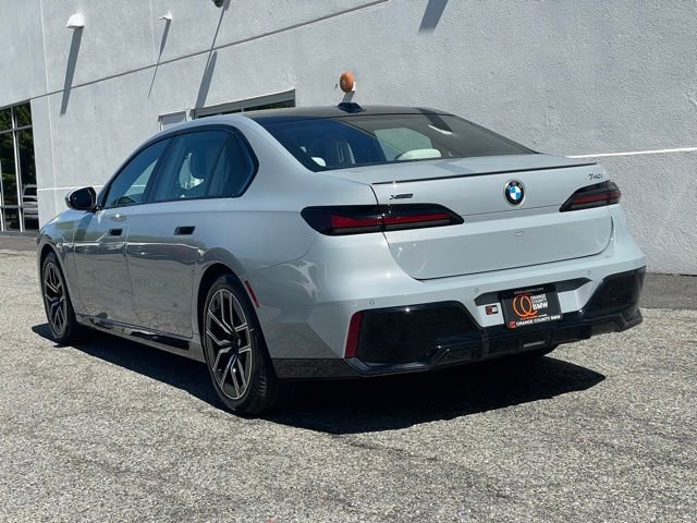 Used 2026 BMW 740i xDrive w/ Premium Package AWD/4WD image 5
