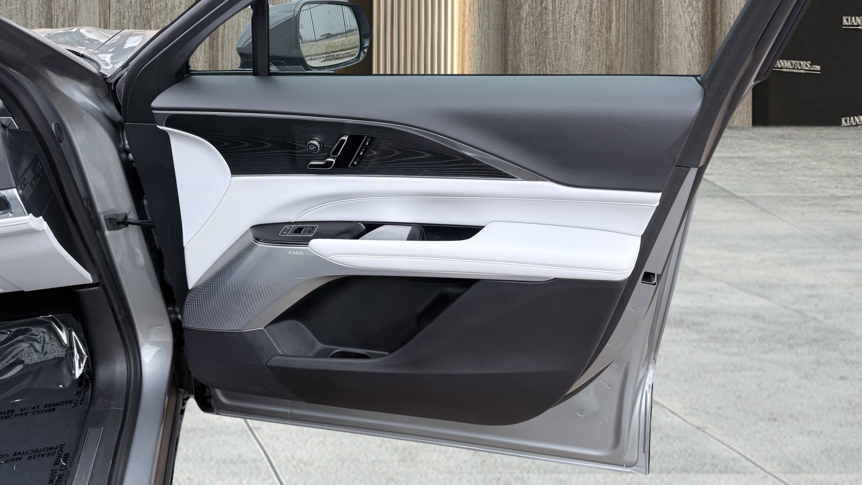 Used 2024 Cadillac Lyriq Luxury image 42