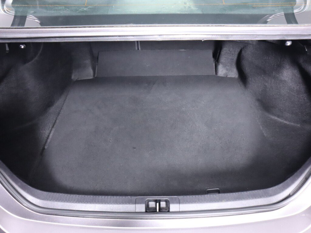 Used 2019 Toyota Camry LE FWD image 31