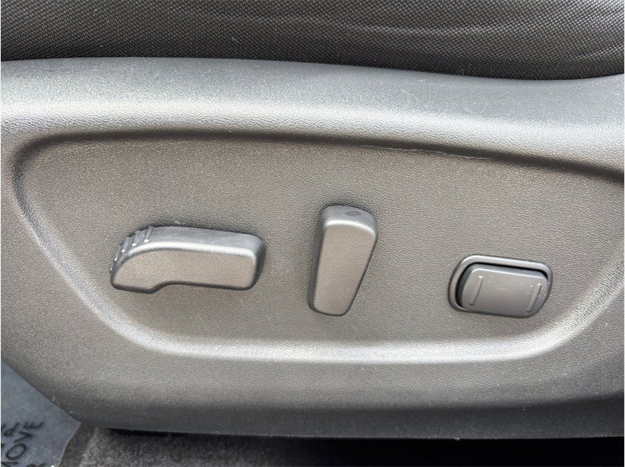 Used 2018 Nissan Rogue SV FWD image 16
