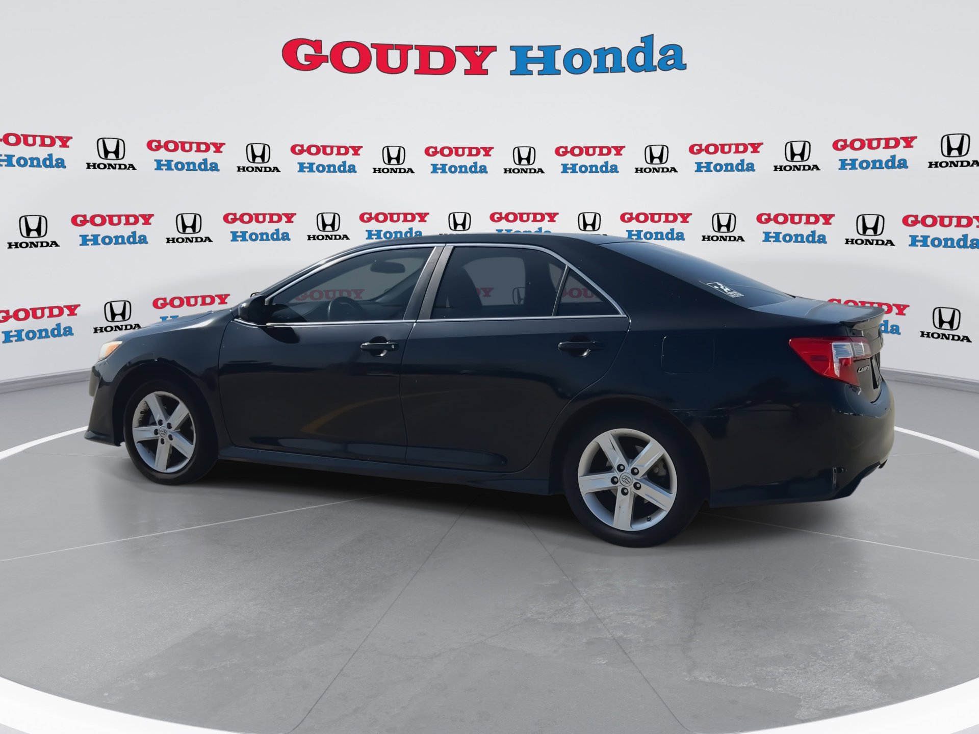 Used 2014 Toyota Camry SE FWD image 6
