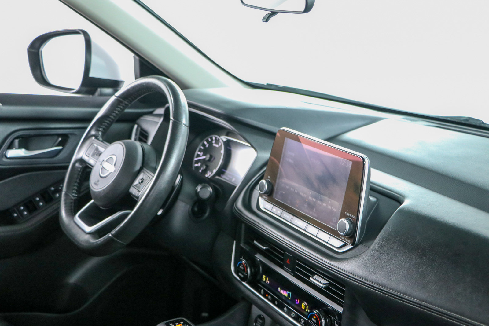 Used 2024 Nissan Rogue SV w/ SV Premium Package FWD image 26