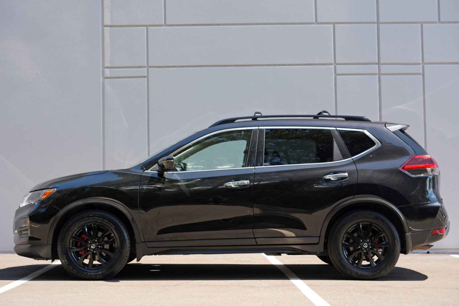 Used 2018 Nissan Rogue SV FWD image 8