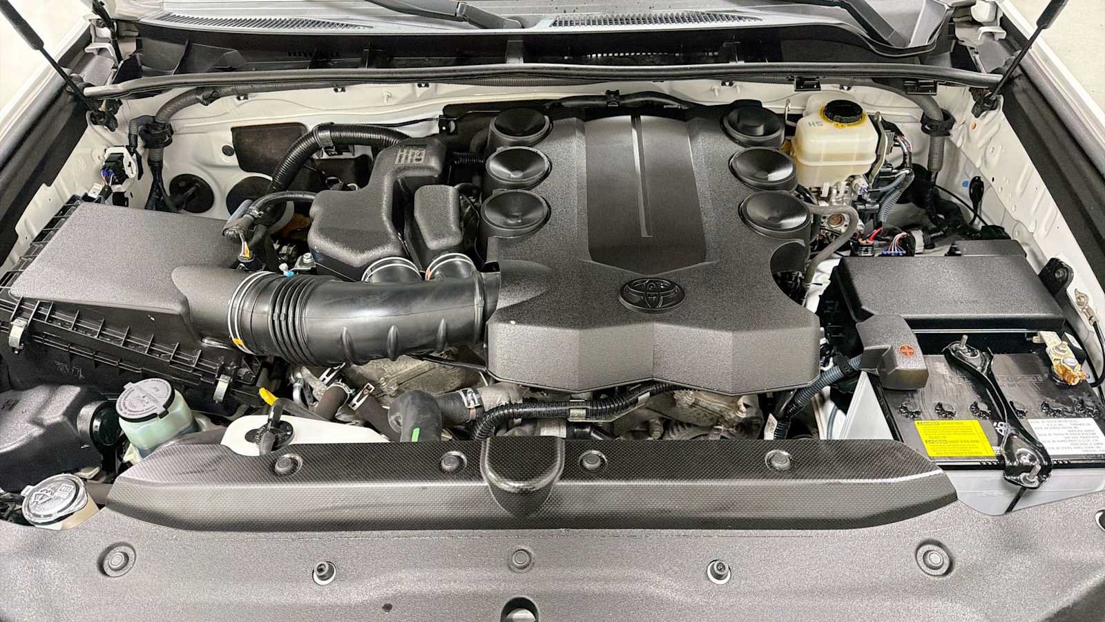 Certified 2016 Toyota 4Runner SR5 AWD/4WD image 30