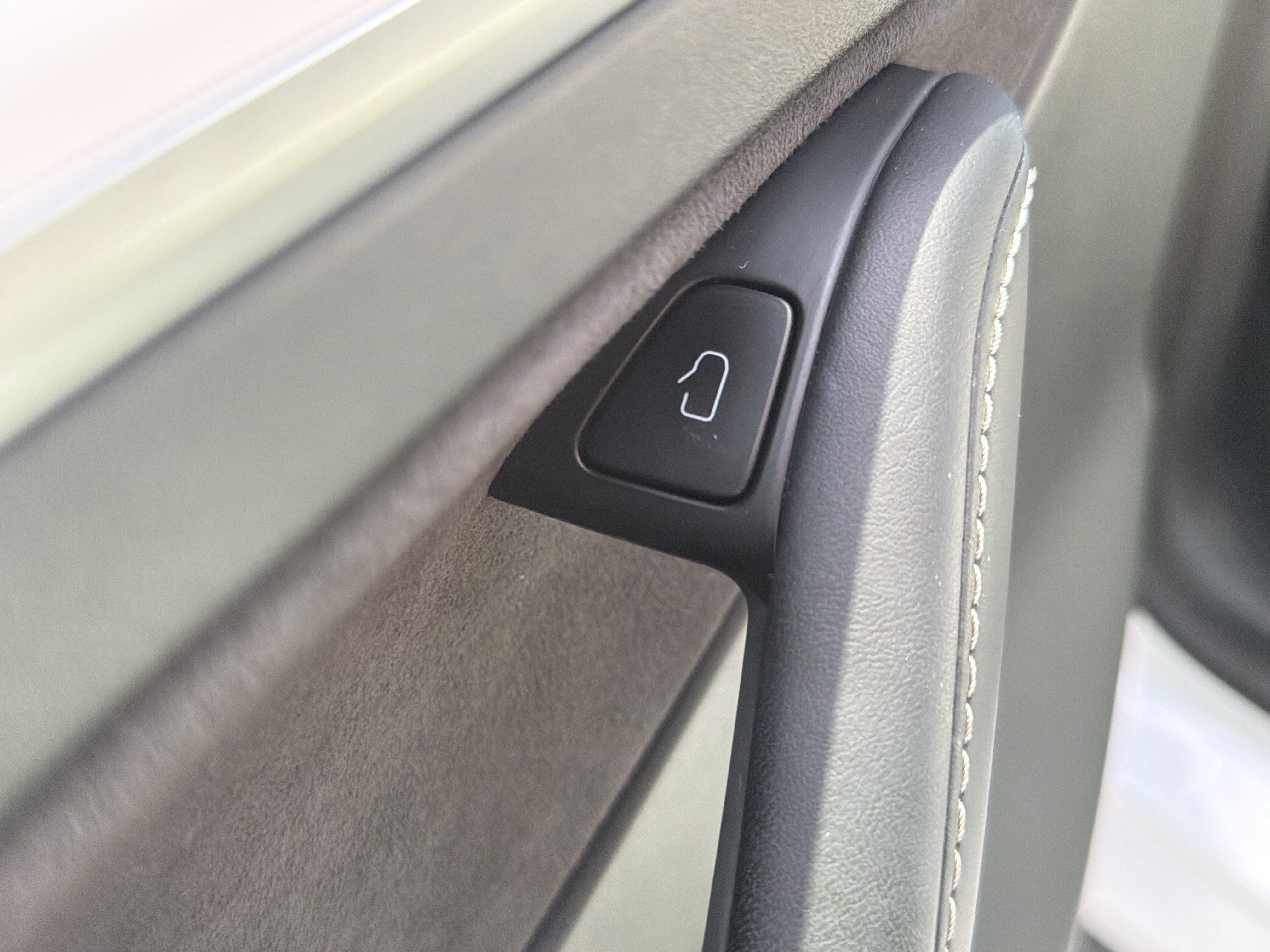 Used 2023 Tesla Model Y AWD image 24