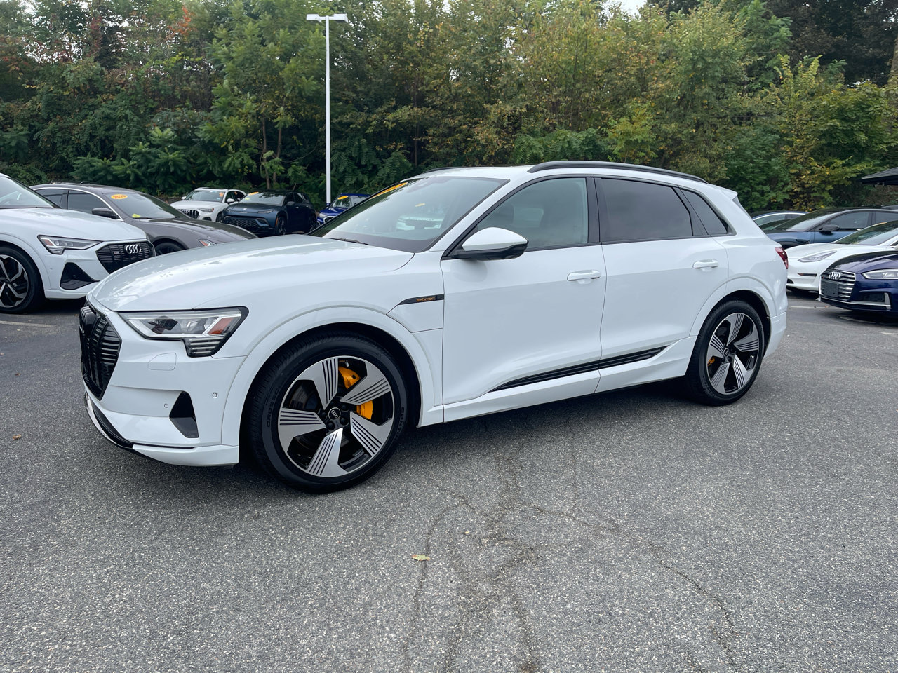 Used 2023 Audi e-tron Premium Plus w/ Premium Plus Package image 6