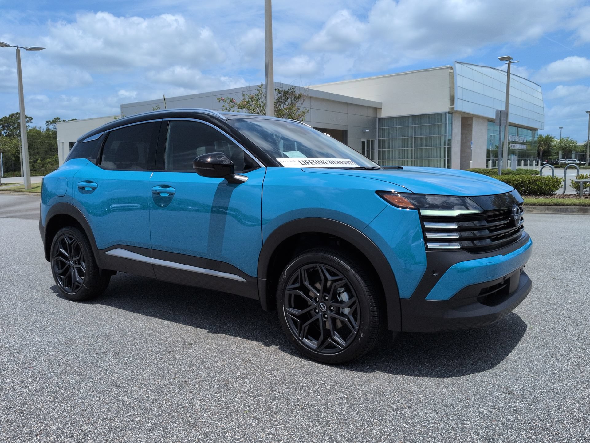 New 2026 Nissan Kicks SR FWD image 3
