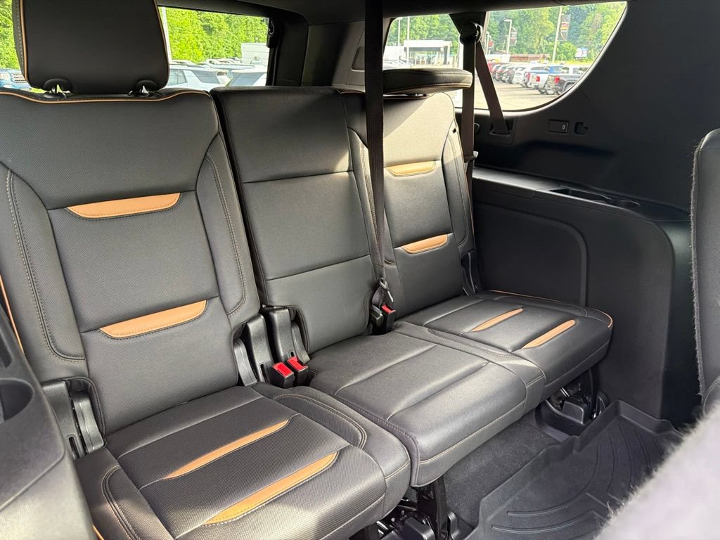 Used 2023 GMC Yukon XL AT4 w/ Technology Package AWD/4WD image 22