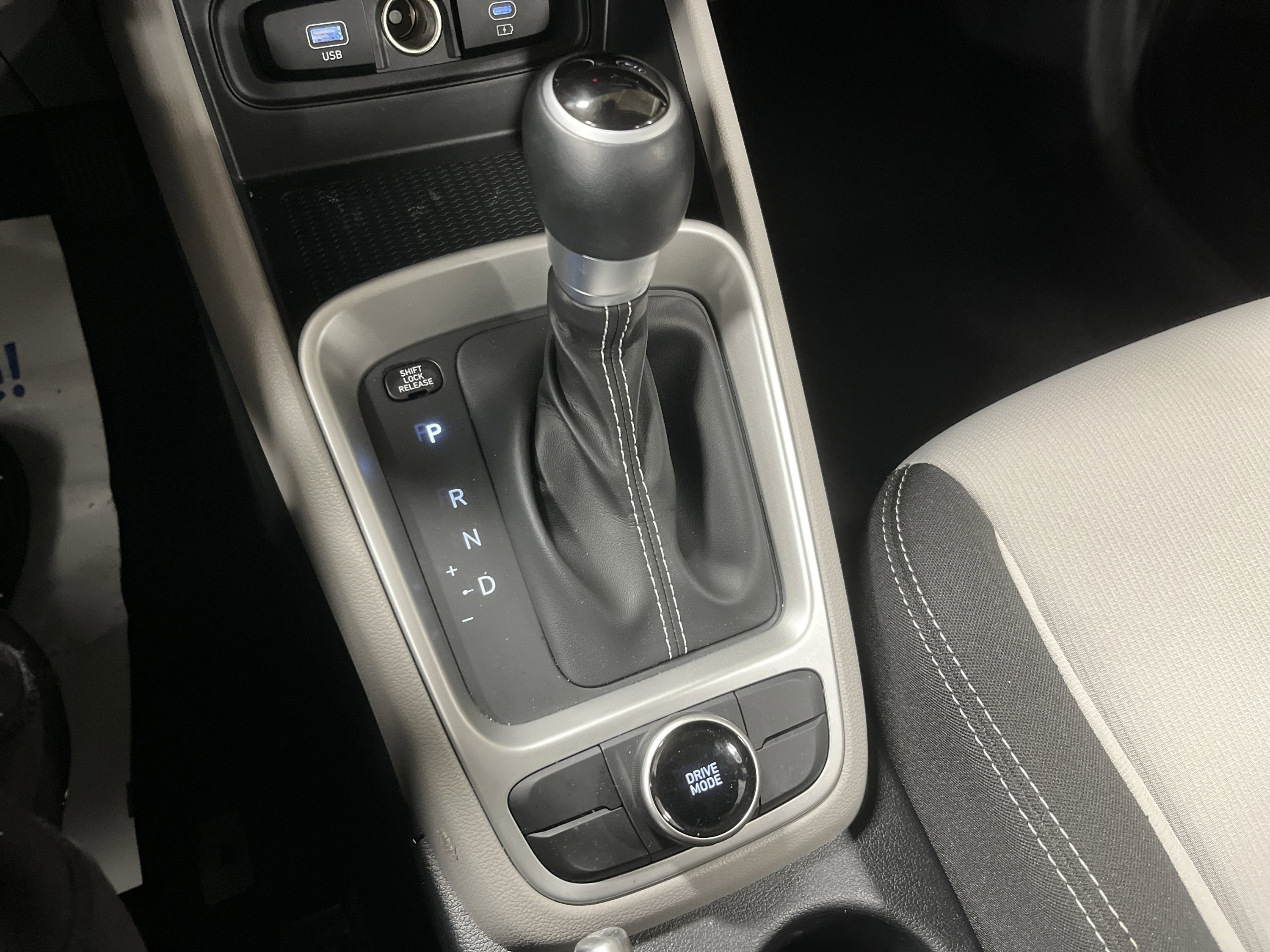 Used 2024 Hyundai Venue SEL image 26