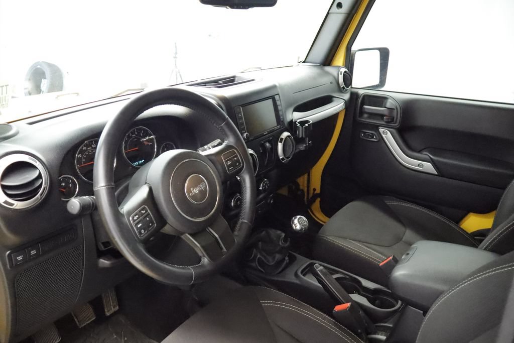 Used 2015 Jeep Wrangler Rubicon AWD/4WD image 14