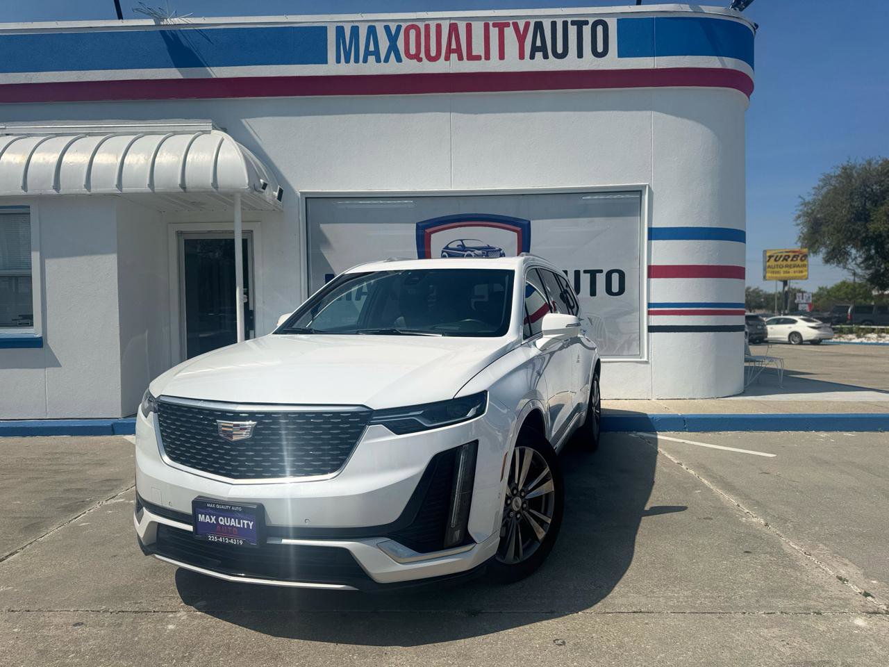 Used 2022 Cadillac XT6 Premium Luxury w/ Technology Package AWD/4WD image 2