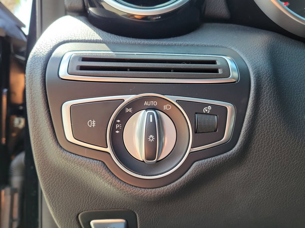 Used 2018 Mercedes-Benz C 300 Sedan image 18