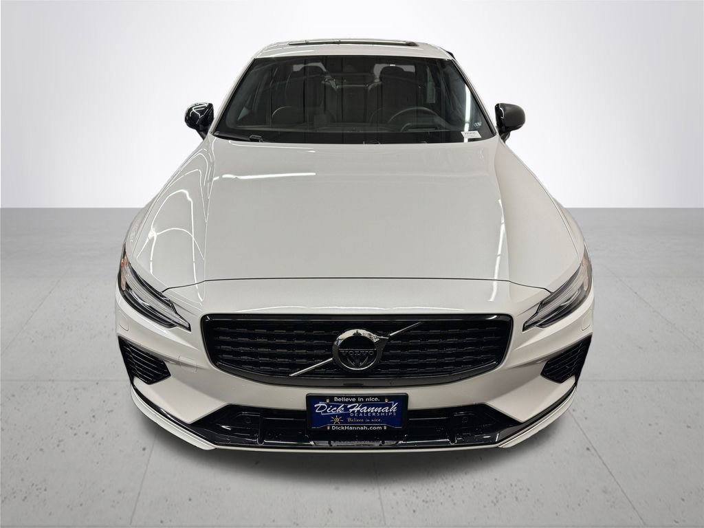 Used 2022 Volvo S60 T8 R-Design w/ Advanced Package image 9