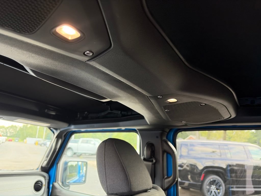 Used 2025 Jeep Wrangler Unlimited Sport AWD/4WD image 17