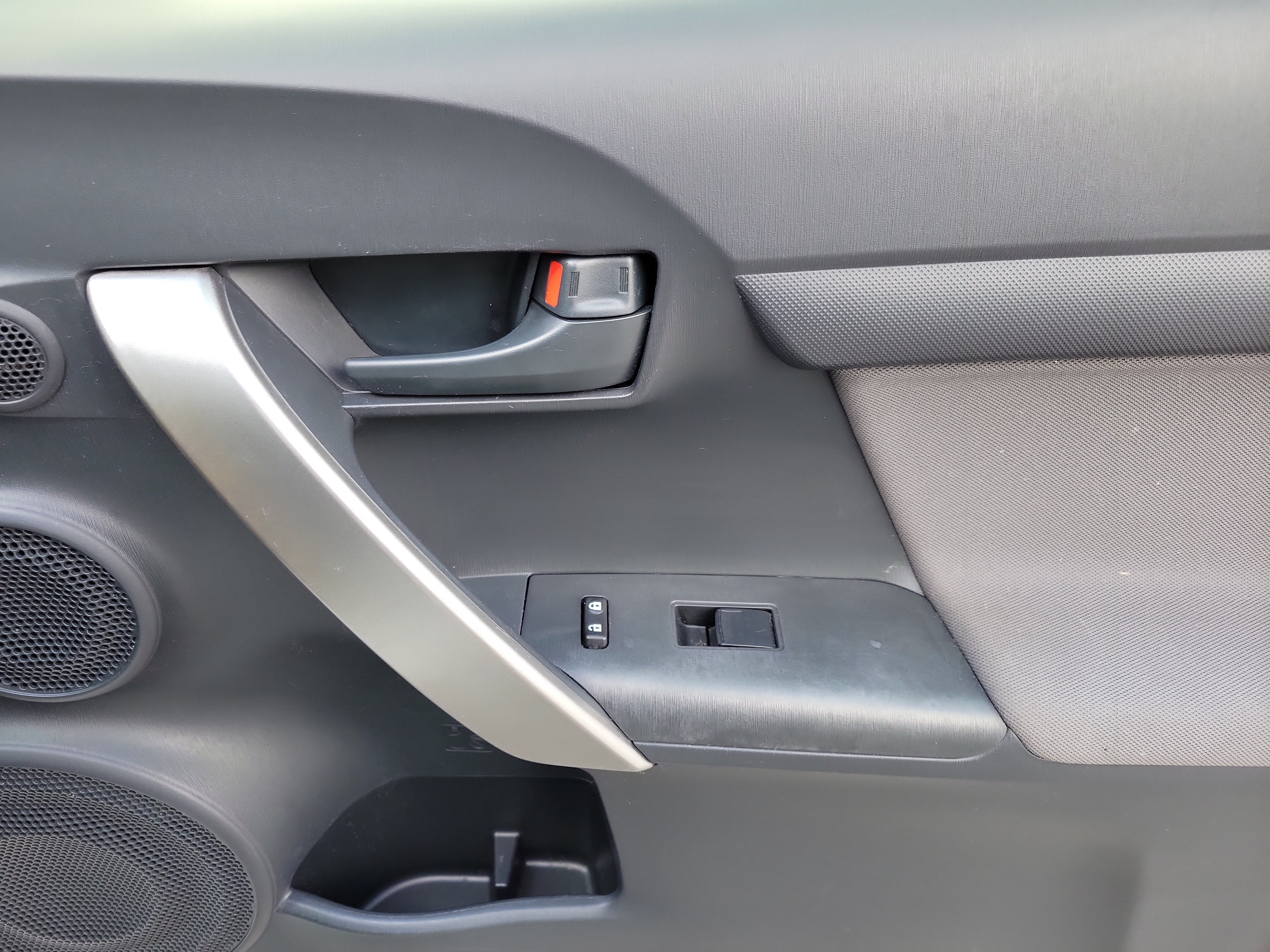 Used 2015 Scion tC FWD image 27