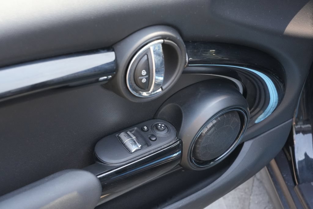Certified 2024 MINI Cooper SE FWD image 10