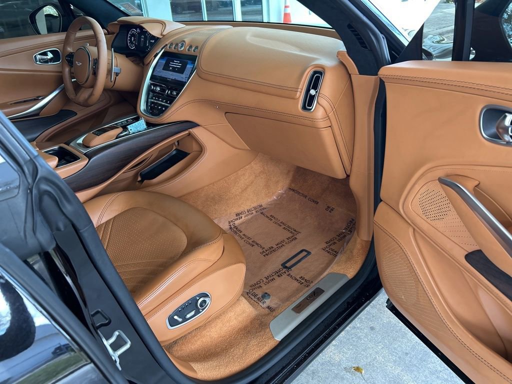 Used 2023 Aston Martin DBX image 24