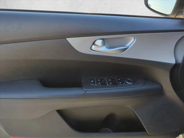 Used 2023 Kia Forte LXS image 8