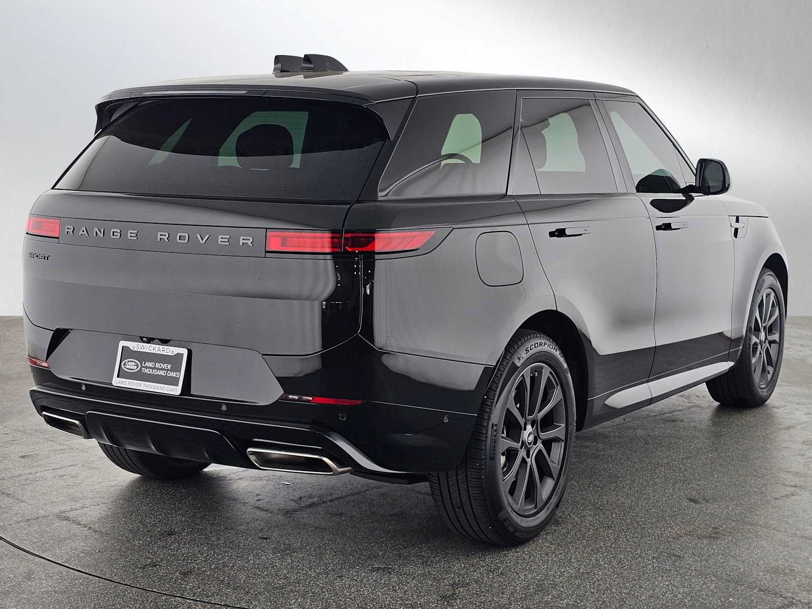 Used 2025 Land Rover Range Rover Sport Dynamic SE AWD/4WD image 5