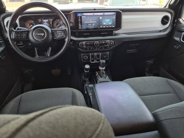 Used 2025 Jeep Gladiator Sport AWD/4WD image 14