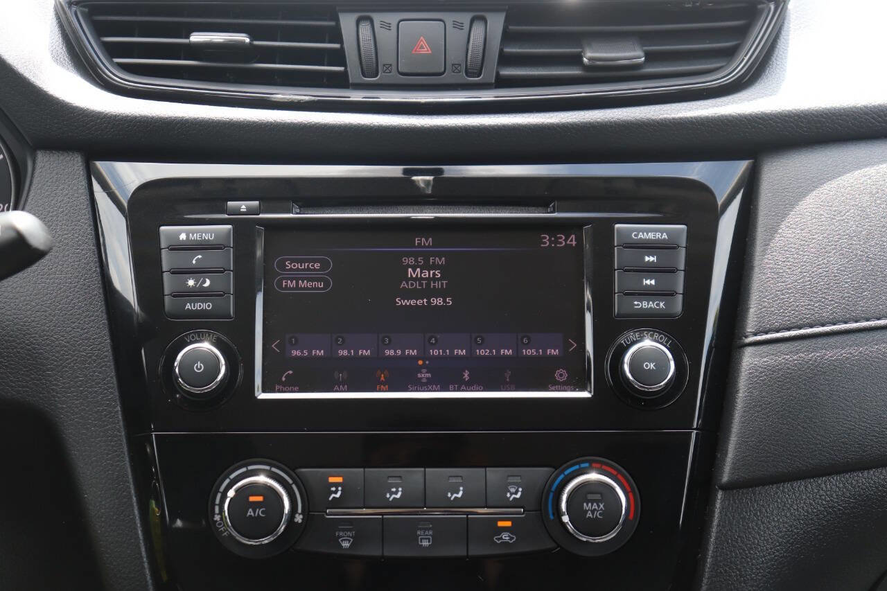 Used 2018 Nissan Rogue S image 22