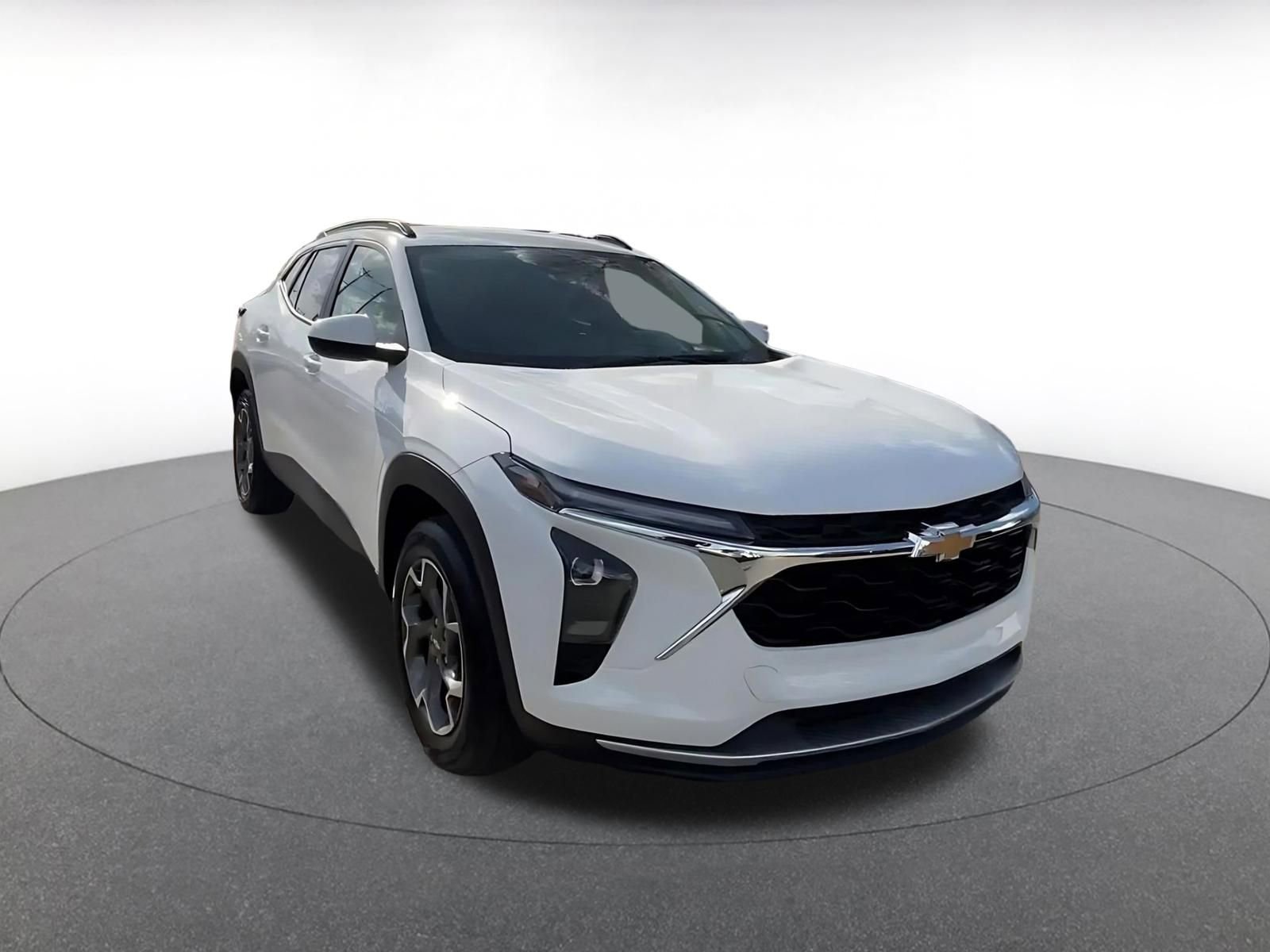 Used 2025 Chevrolet Trax LT image 3