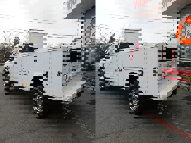 Used 2022 Ford F450 XL w/ Power Equipment Group image 2