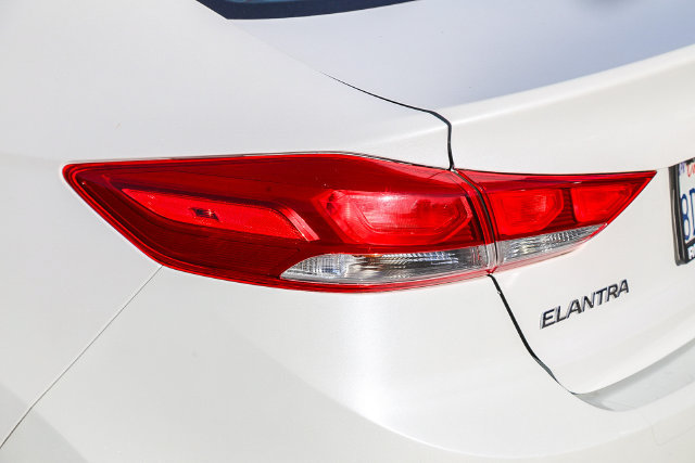 Used 2018 Hyundai Elantra Value Edition FWD image 12