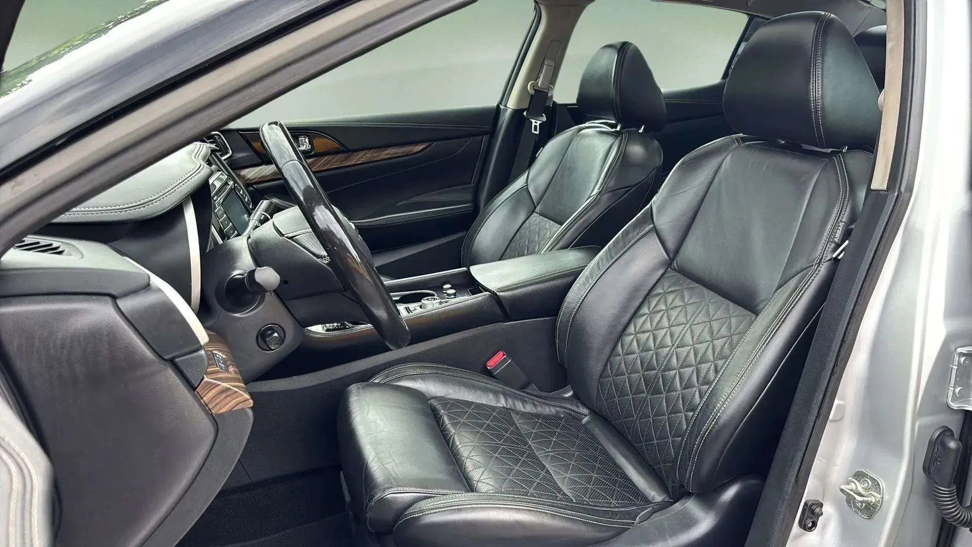 Used 2017 Nissan Maxima Platinum image 16