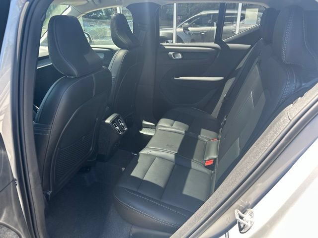 Certified 2025 Volvo XC40 B5 Core AWD/4WD image 17