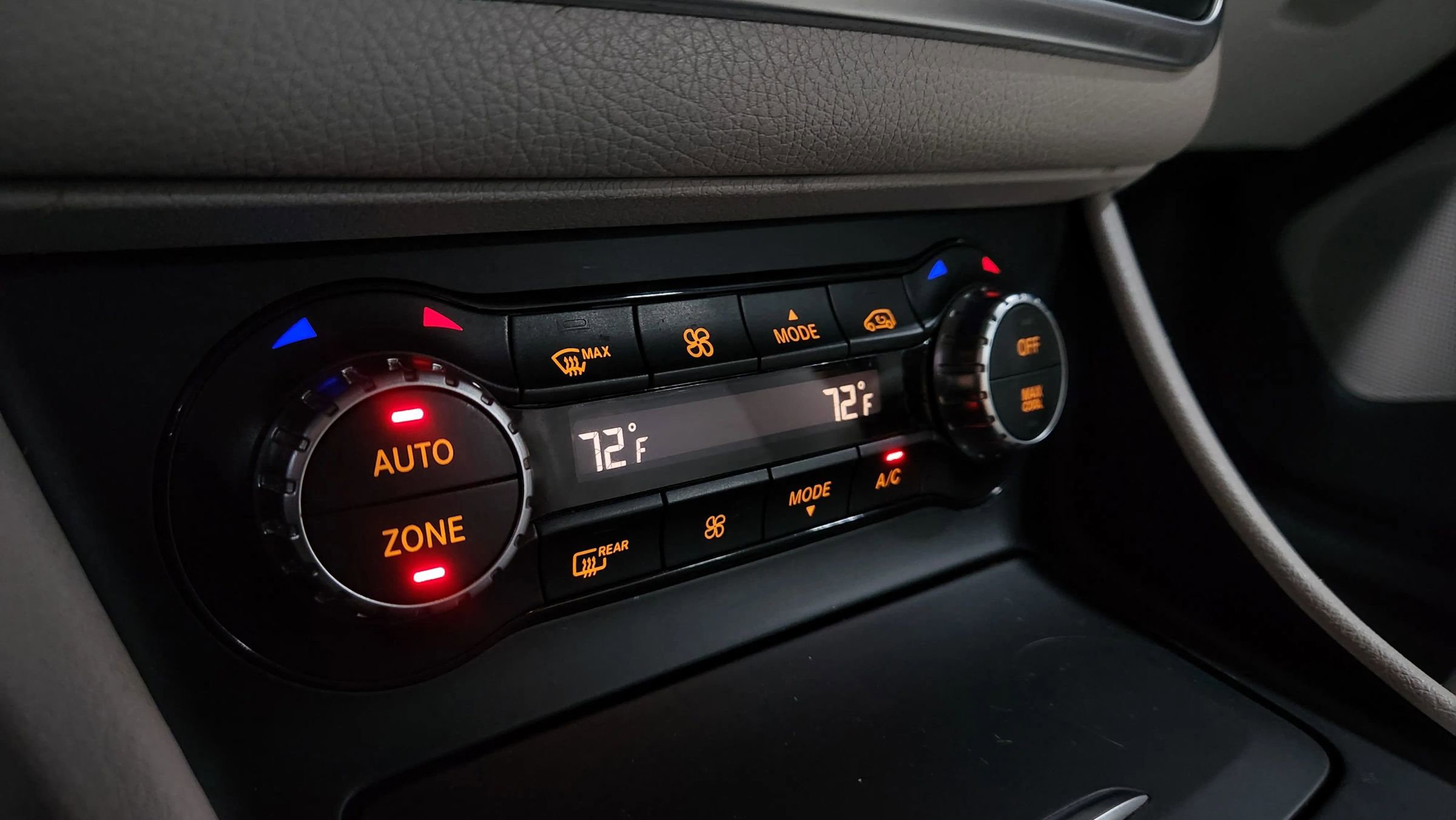 Used 2014 Mercedes-Benz CLA 250 4MATIC image 33