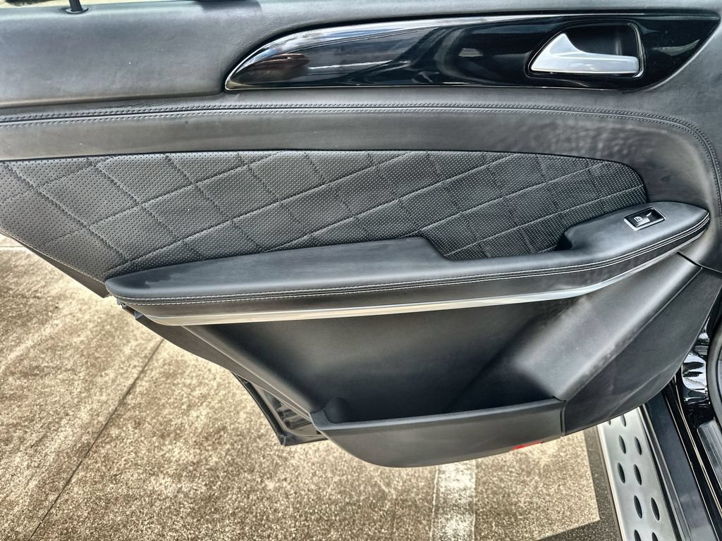 Used 2014 Mercedes-Benz GL 550 4MATIC image 6