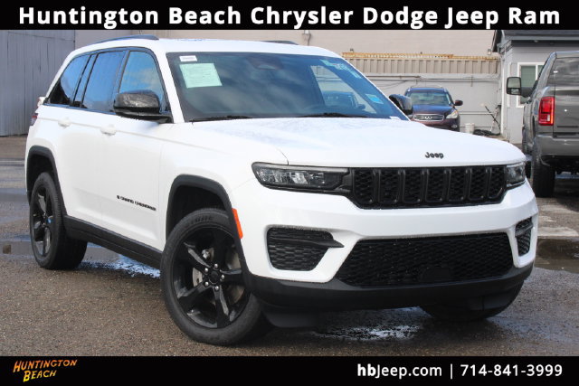 Used 2023 Jeep Grand Cherokee Altitude